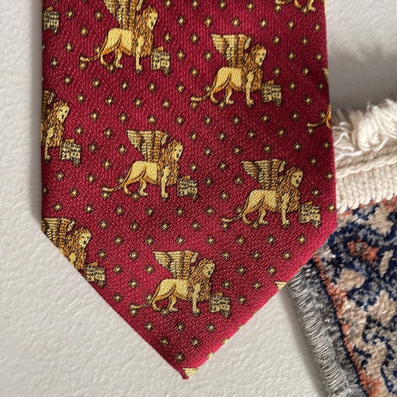 Marco Polo Italian 100% silk Tie Lion of Venice Pattern - Picture 3 of 7